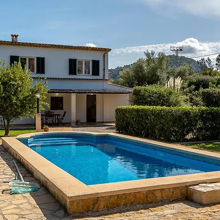 Palmeras 4 Personas Cerca Del Pueblo De *