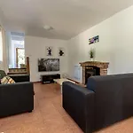 Palmeras 4 Personas Cerca Del Pueblo De