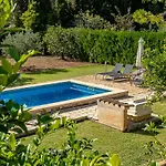 Palmeras 4 Personas Cerca Del Pueblo De * Pollensa